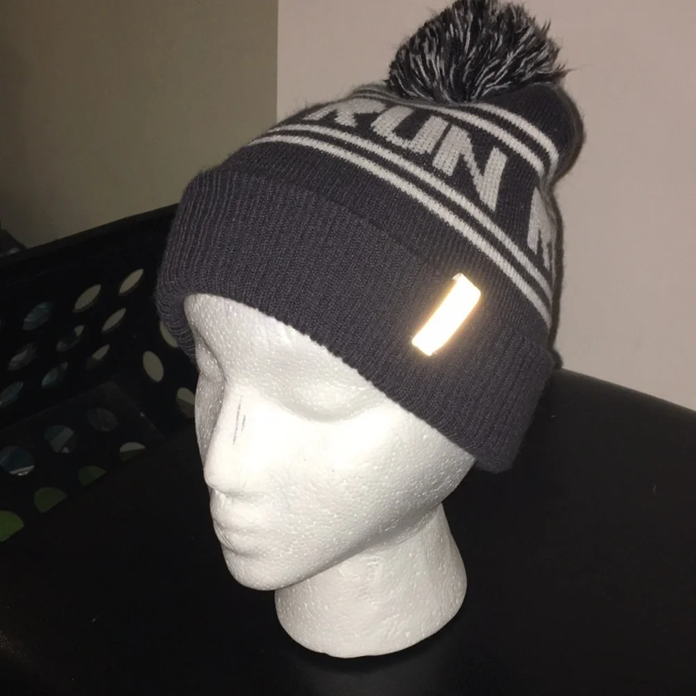 Apana RUN Pom Pom Winter Hat Gray and White EUC